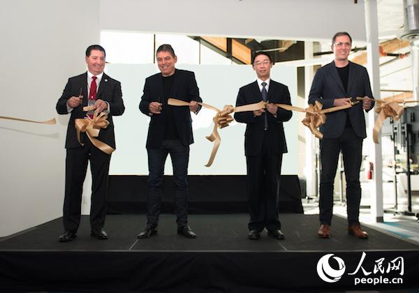 ���v��(chu��ng)ʼ�ˮ�����������������ף���һ�����Ї��v�f��ɽ�����I(l��ng)�����£��Ҷ������������ݱ��h�T����ɭ����v�����������ü�����