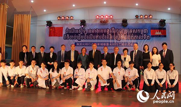 ���ع��������M(j��n)����կ�߹����ж��چ���(d��ng)�xʽ�ڽ�߅�e��