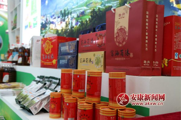 �hꎸ���ʳƷ&ldquo;����&rdquo;������ɞ鱊���ο͓�ُ��&ldquo;���c&rdquo;  ���� �z_meitu_19.jpg