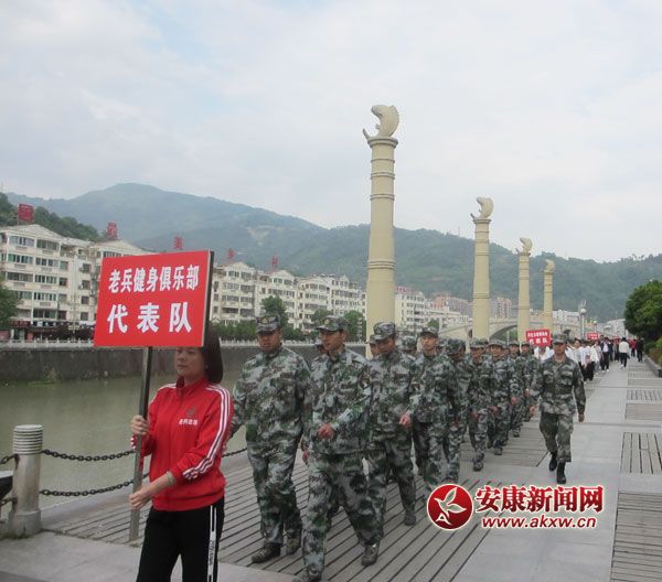 4��20��������ƽ���h�e�k&ldquo;����ƽ��������&rdquo;ǧ�˽����߻��(d��ng)��ԓ�h�ϱ������㘷(l��)�����V��(ch��ng)��f(xi��)��(hu��)��18��(g��)�����(du��)1100���˅���