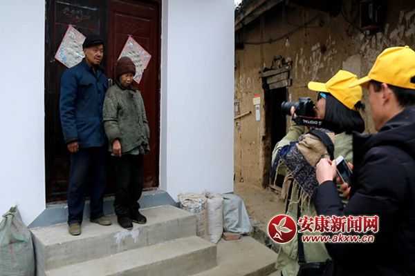 �@һ��(du��)��D�����ӳ��������(w��)���������pĿʧ����ʮ�������ɷ�ʼ�K���x���������˺������Տ���Ӱ�����s��ʮ����ɽ·�����(d��ng)�F(xi��n)��(ch��ng)��.