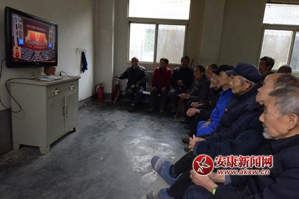 �Ƀ������������(zh��n)����Ժ��(n��i)���屣�����˂������R�R����һ�𣬾۾����� ��������S�� �����ͣ�.jpg