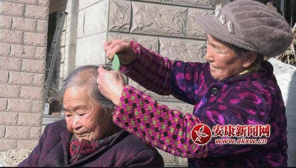 張忠才與梅樹新老人 (1).jpg