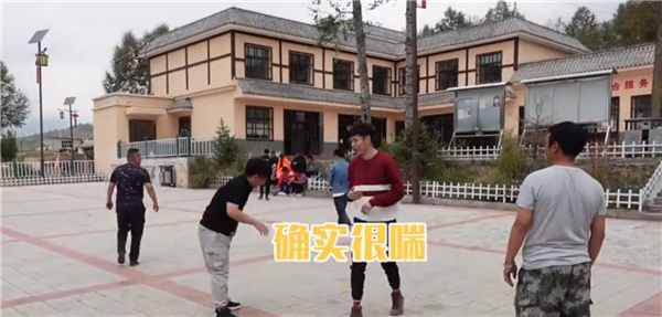 ȫ����Óؚ����(ji��n)����(y��u)��o(j��)�Ƭչ����ϵ�мo(j��)�Ƭ���ߴ�ֱ����Óؚ��֮��