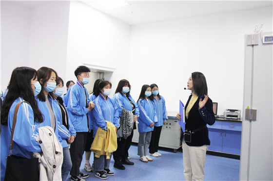 時代青年講奉獻  愛心熱血勇?lián)?dāng)——安康職業(yè)技術(shù)學(xué)院學(xué)生參加血站開放日活動