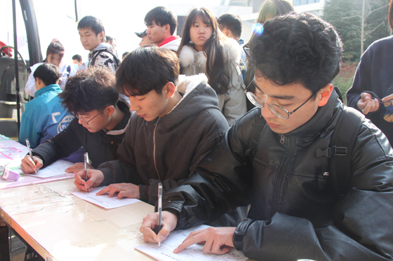 飛揚熱血青春 匯集愛心洪流——安康學院積極開展冬季獻血活動