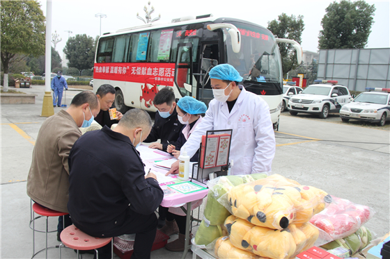人民警察一心為民，捋袖捐血鐵血柔情——安康市公安局積極開展冬季獻血活動