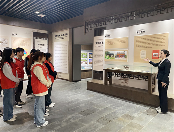 緬懷沈氏三賢 弘揚(yáng)勤廉家風(fēng)|安康市中心血站聯(lián)合安康學(xué)院團(tuán)委開展愛(ài)國(guó)主義教育活動(dòng)