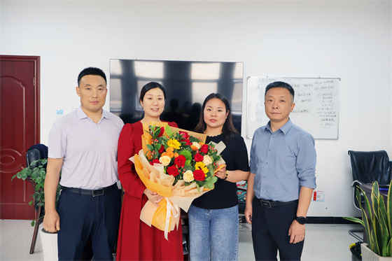 安康市中心血站開展“5·12”國(guó)際護(hù)士節(jié)慰問活動(dòng)