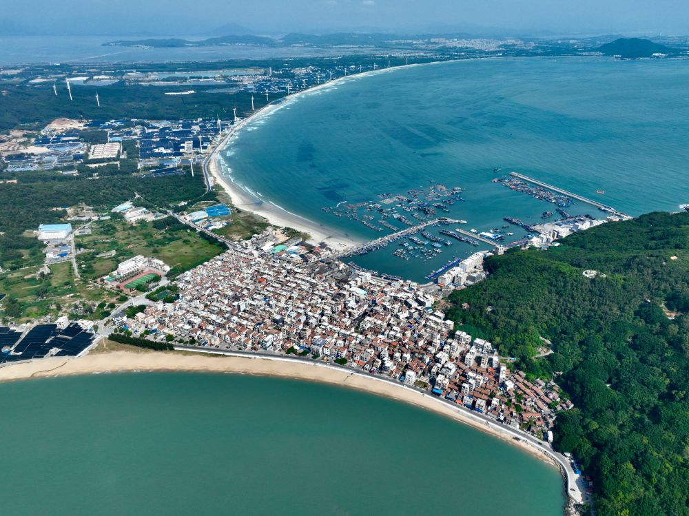 這是2024年10月16日拍攝的福建省漳州市東山縣澳角村（無人機(jī)照片）。新華社記者姜克紅攝